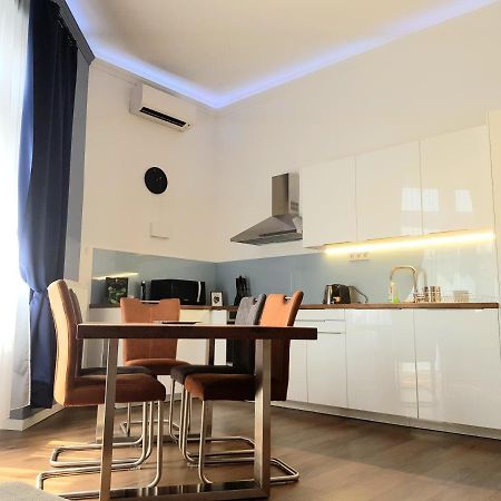 Luxurious Apartment With Balconies In Downtown Bp Будапеща Екстериор снимка