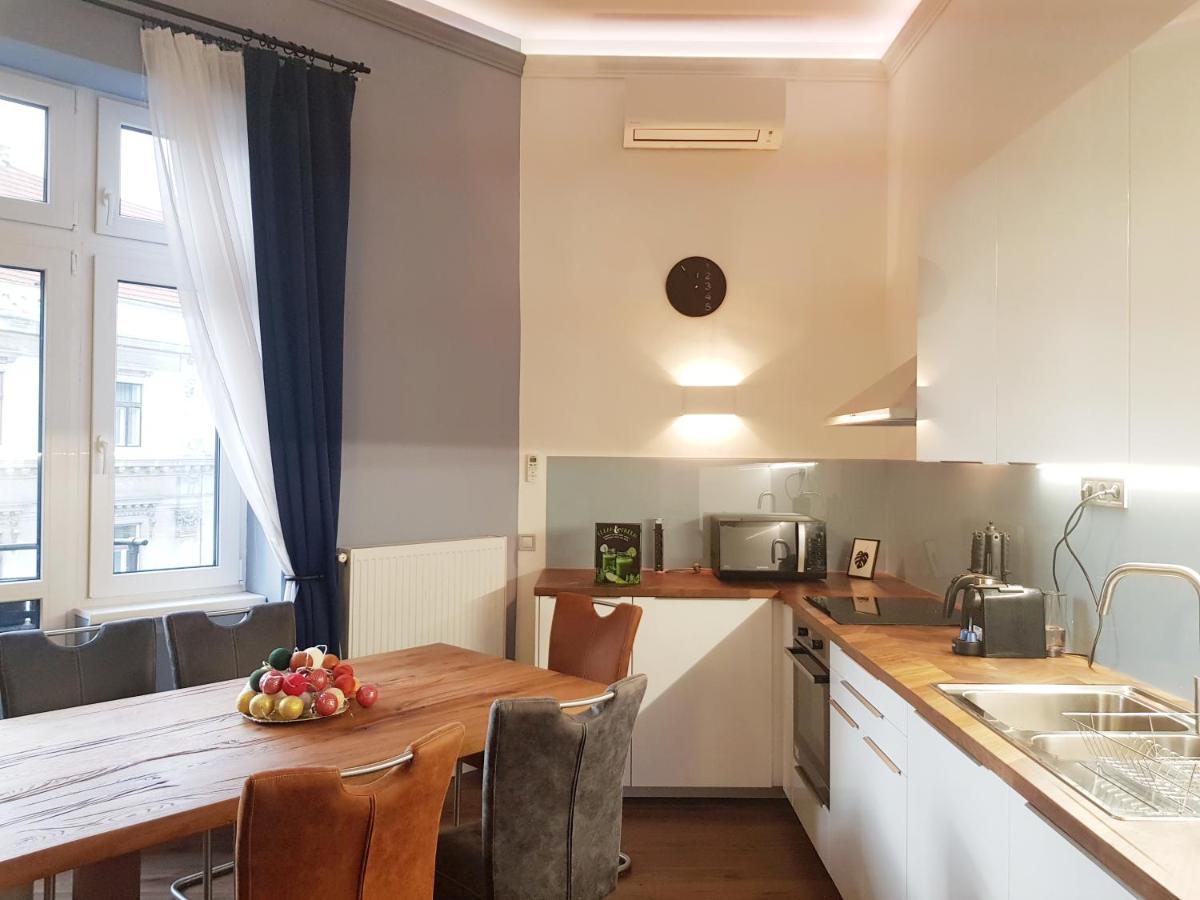 Luxurious Apartment With Balconies In Downtown Bp Будапеща Екстериор снимка