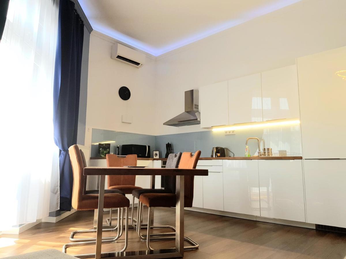 Luxurious Apartment With Balconies In Downtown Bp Будапеща Екстериор снимка