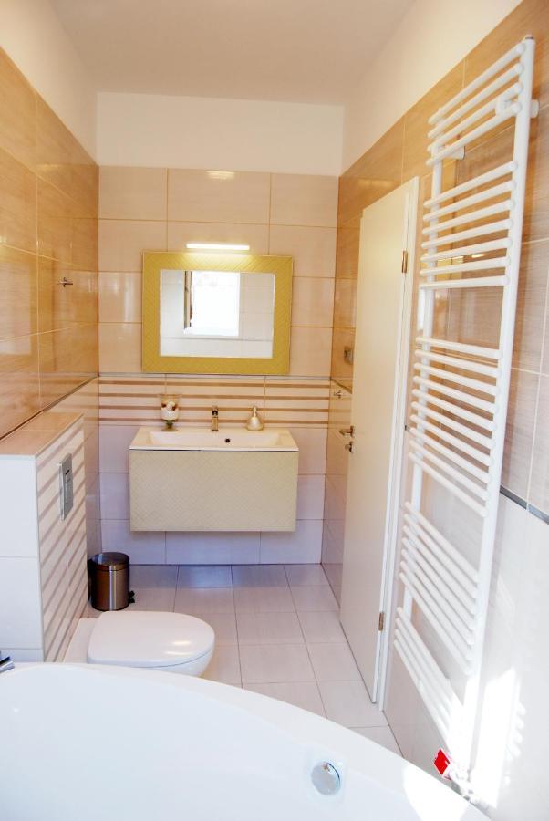 Luxurious Apartment With Balconies In Downtown Bp Будапеща Екстериор снимка
